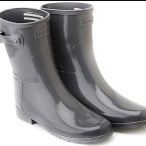 🗝NWT refined short hunter boots in shiny grey 🗝️